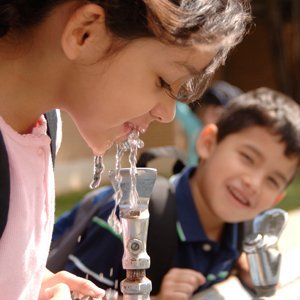 kids drinking fountain